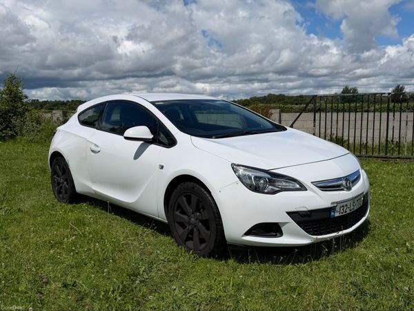Vauxhall Astra Hatchback, Petrol, 2013, White