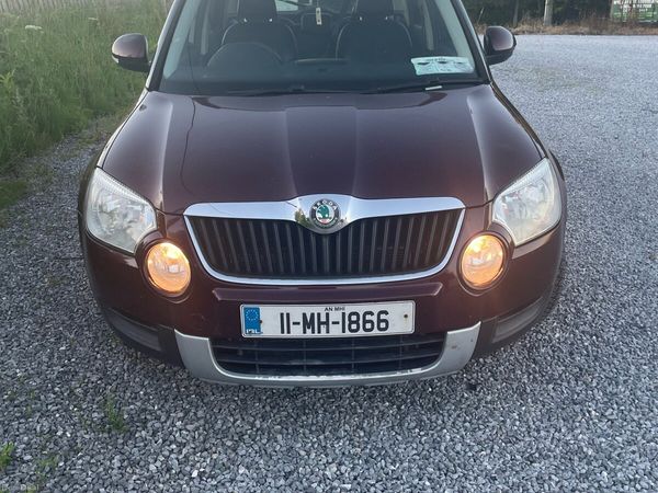 Skoda Yeti SUV, Diesel, 2011, Red