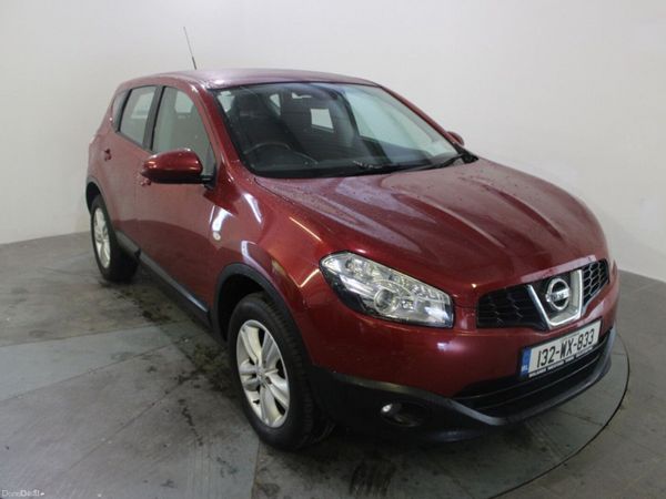 Nissan Qashqai Hatchback, Diesel, 2013, Red