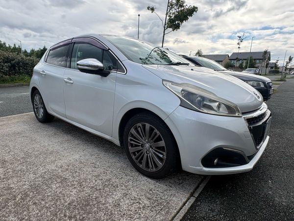 Peugeot 208 Hatchback, Petrol, 2017, White