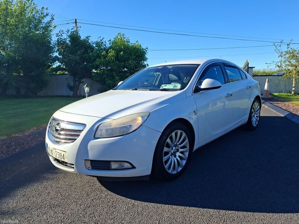 Vauxhall Insignia Hatchback, Diesel, 2010, White
