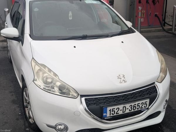 Peugeot 208 Hatchback, Petrol, 2015, White