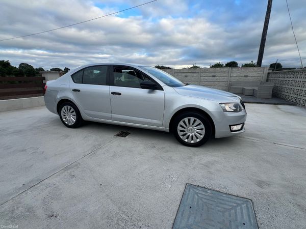 Skoda Octavia Saloon, Petrol, 2015, Silver