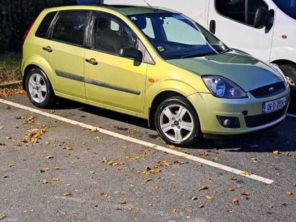 Ford Fiesta Hatchback, Petrol, 2006, Red