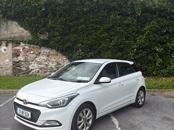 Hyundai i20 Hatchback, Petrol, 2017, White