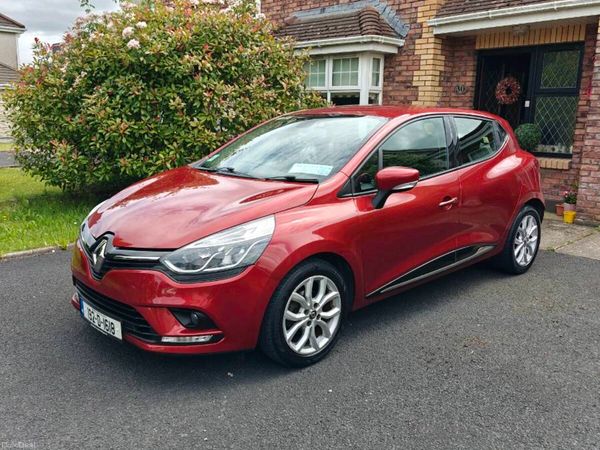 Renault Clio Hatchback, Petrol, 2019, Red