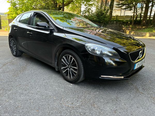 Volvo V40 Hatchback, Diesel, 2017, Black