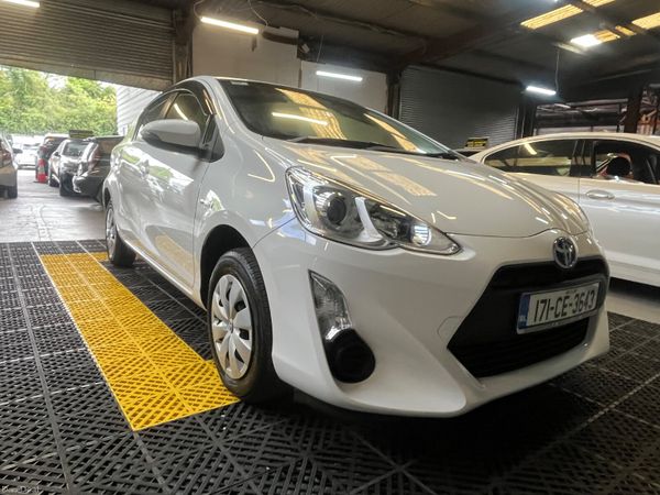 Toyota Aqua Hatchback, Petrol Hybrid, 2017, White
