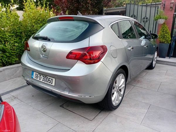 Vauxhall Astra Hatchback, Diesel, 2013, Silver