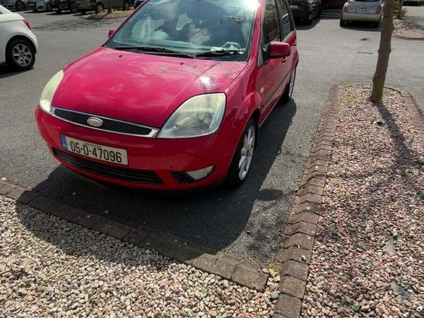 Ford Fiesta Hatchback, Petrol, 2005, Red