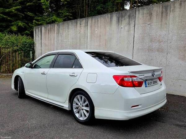 Toyota Camry Saloon, Petrol Hybrid, 2012, White