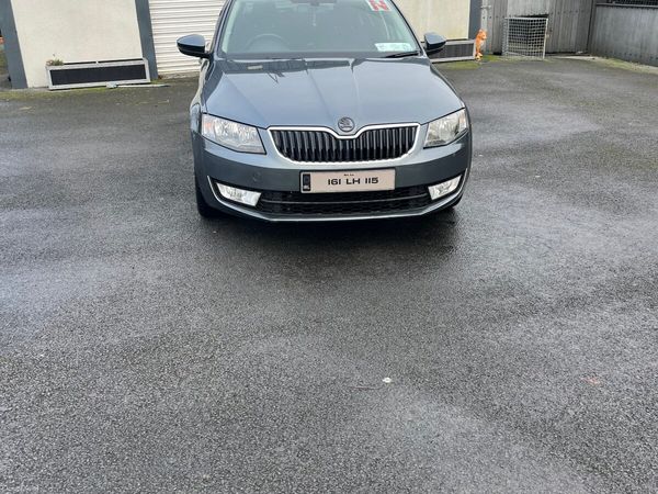 Skoda Octavia Saloon, Diesel, 2016, Grey