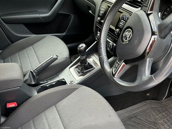Skoda Octavia Saloon, Diesel, 2014, White
