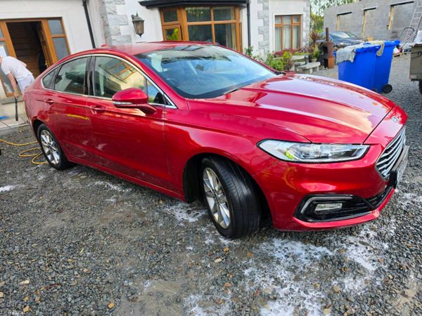 Ford Mondeo Hatchback, Diesel, 2020, Red