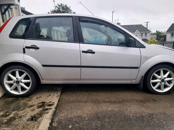 Ford Fiesta Hatchback, Petrol, 2005, Silver