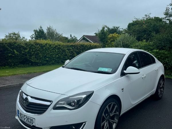 Vauxhall Insignia Hatchback, Petrol, 2015, White