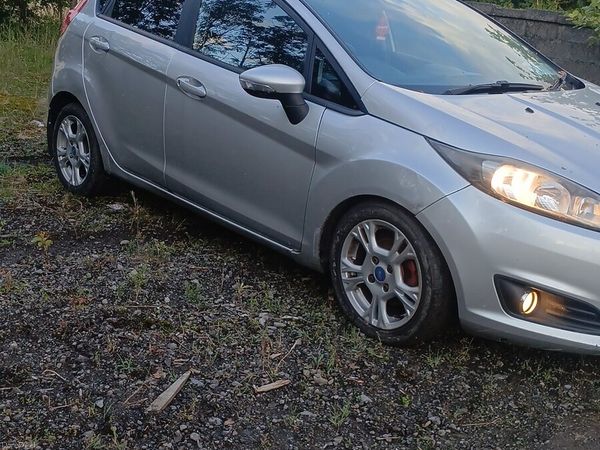 Ford Fiesta Hatchback, Diesel, 2017, Grey