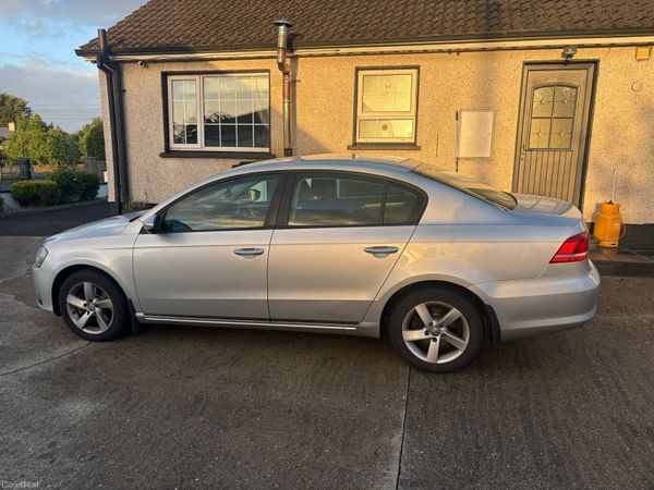 Volkswagen Passat Saloon, Diesel, 2012, Silver