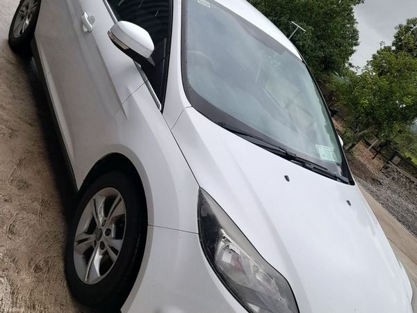 Ford Focus Hatchback, Petrol, 2011, White