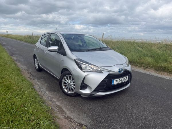 Toyota Yaris Hatchback, Petrol Hybrid, 2017, Grey