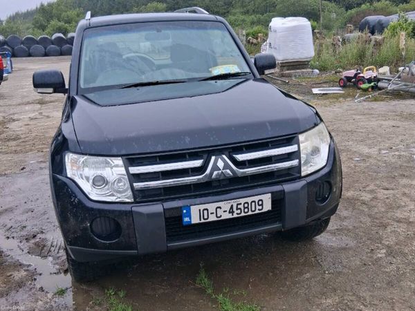 Mitsubishi Pajero SUV, Diesel, 2010, Black