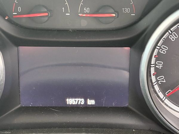 Opel Astra Hatchback, Diesel, 2016, Red