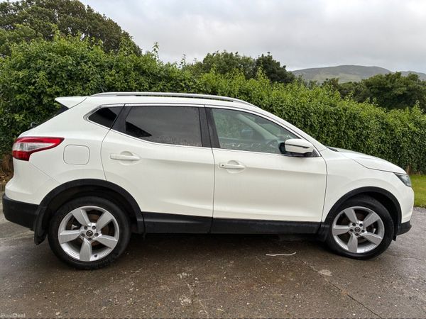 Nissan Qashqai Hatchback, Diesel, 2016, White