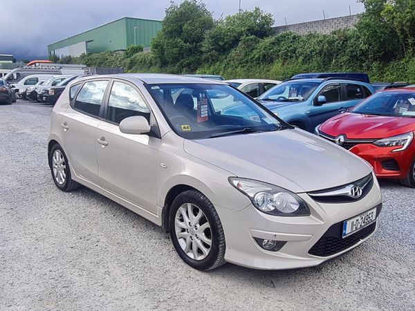 Hyundai i30 Hatchback, Diesel, 2011, Silver