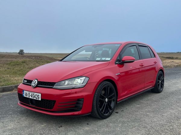 Volkswagen Golf Hatchback, Diesel, 2014, Red