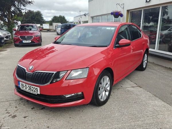 Skoda Octavia Hatchback, Petrol, 2019, Red