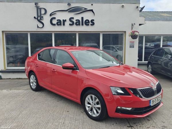 Skoda Octavia Hatchback, Petrol, 2019, Red