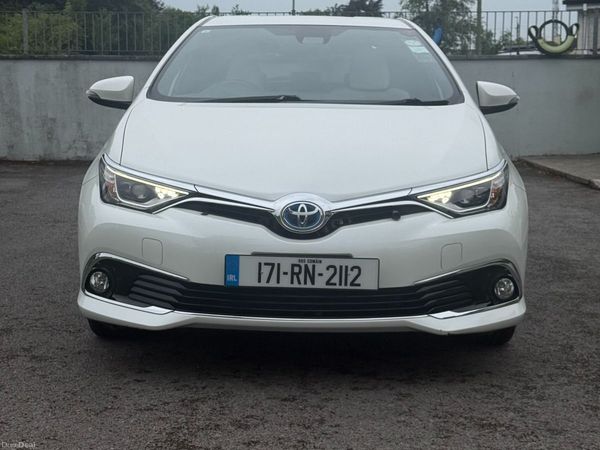 Toyota Auris Hatchback, Petrol Hybrid, 2017, White