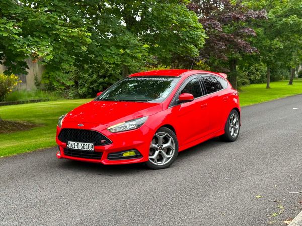 Ford Focus Hatchback, Diesel, 2016, Red