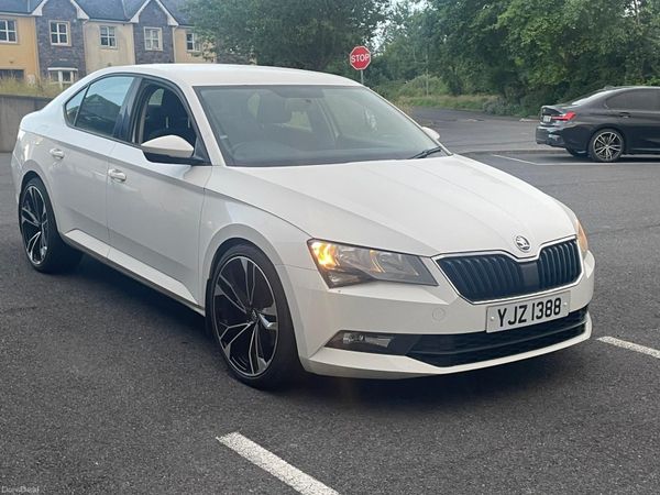 Skoda Superb Hatchback, Diesel, 2016, White