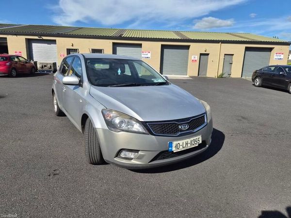 Kia Ceed Hatchback, Diesel, 2010, Silver