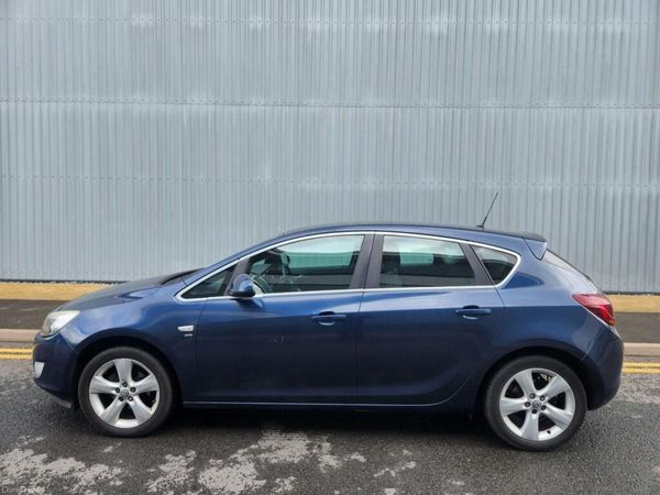 Opel Astra Hatchback, Diesel, 2012, Blue