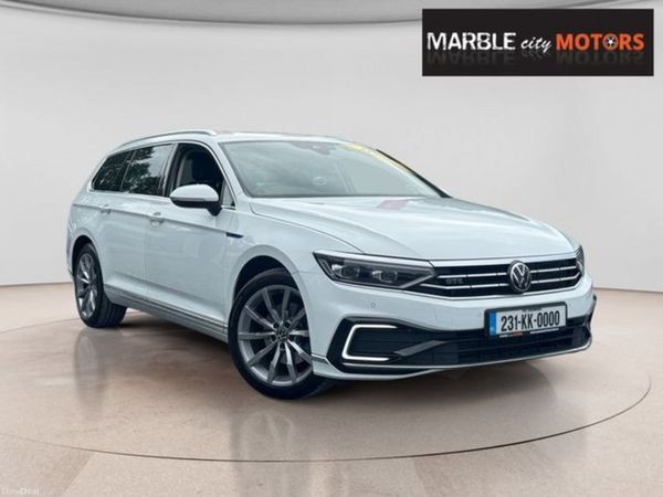 Volkswagen Passat Estate, Petrol Hybrid, 2023, White