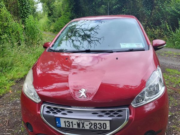 Peugeot 208 Hatchback, Diesel, 2013, Red