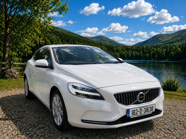 Volvo V40 Hatchback, Diesel, 2018, White
