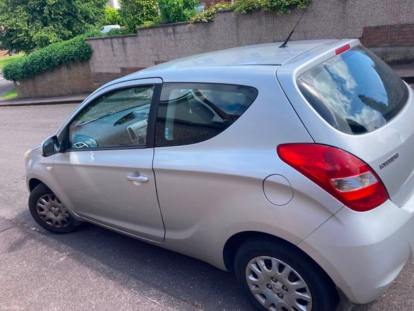Hyundai i20 Hatchback, Petrol, 2011, Silver