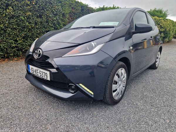 Toyota Aygo Hatchback, Petrol, 2015, Grey