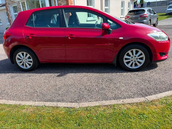 Toyota Auris Hatchback, Petrol, 2008, Red