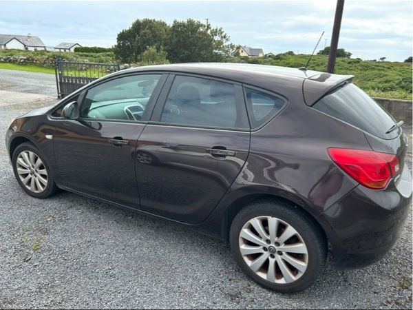 Opel Astra MPV, Petrol, 2013, Brown