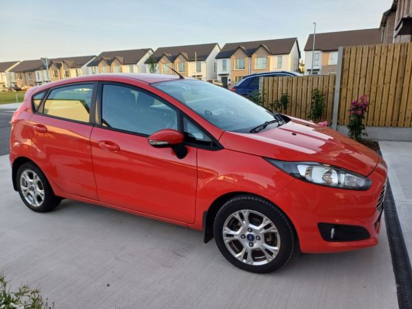 Ford Fiesta Hatchback, Petrol, 2013, Red