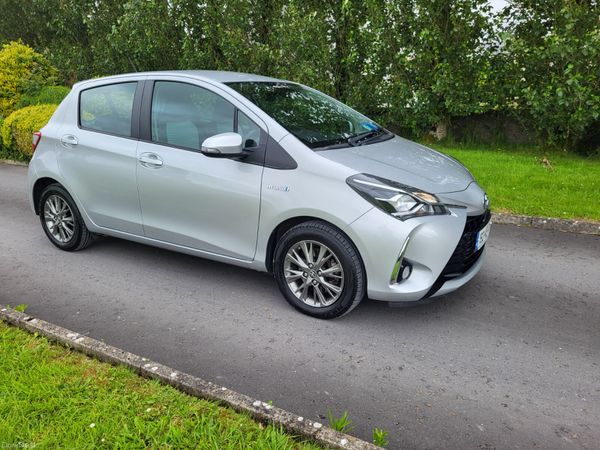 Toyota Yaris MPV, Petrol Hybrid, 2019, Grey