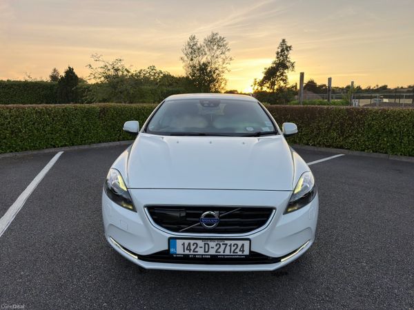Volvo V40 Hatchback, Diesel, 2014, White