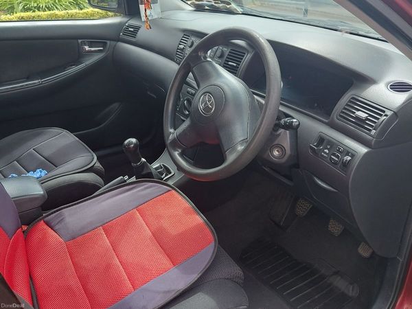 Toyota Corolla Saloon, Diesel, 2005, Red
