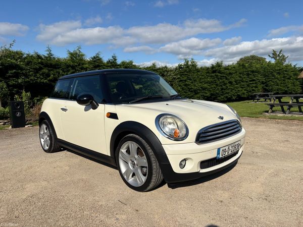 Mini Cooper Hatchback, Petrol, 2009, White