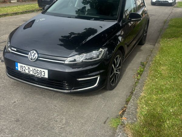 Volkswagen Golf Estate, Electric, 2019, Black