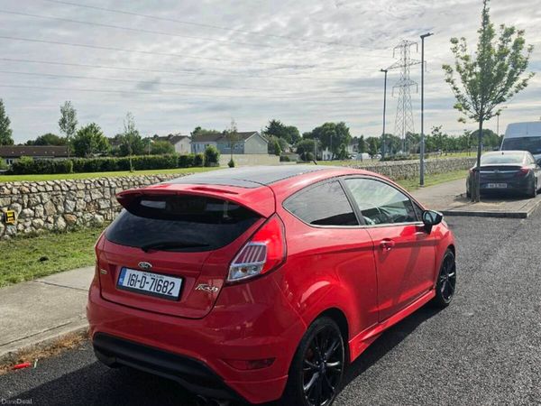 Ford Fiesta Hatchback, Petrol, 2016, Red